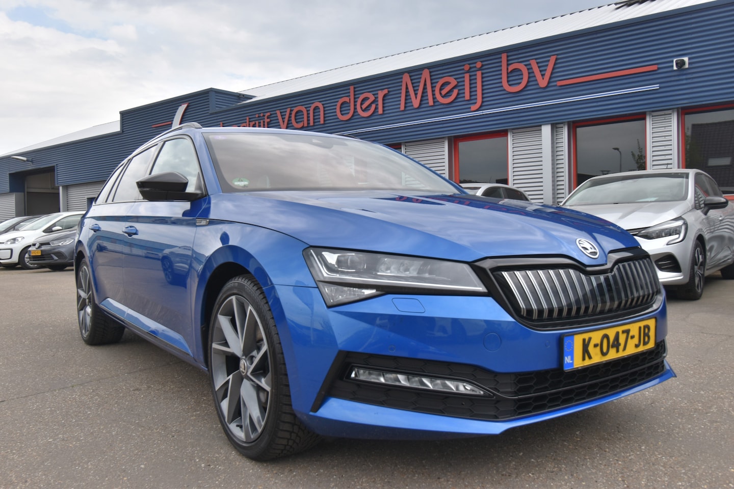 Skoda Superb Combi - 1.4 TSI iV Sportline Business 1.4 TSI iV Sportline Business , TREKHAAK , VIRTUAL COCKPIT , V+A ST VERW , LED KOPL , A UI - AutoWereld.nl