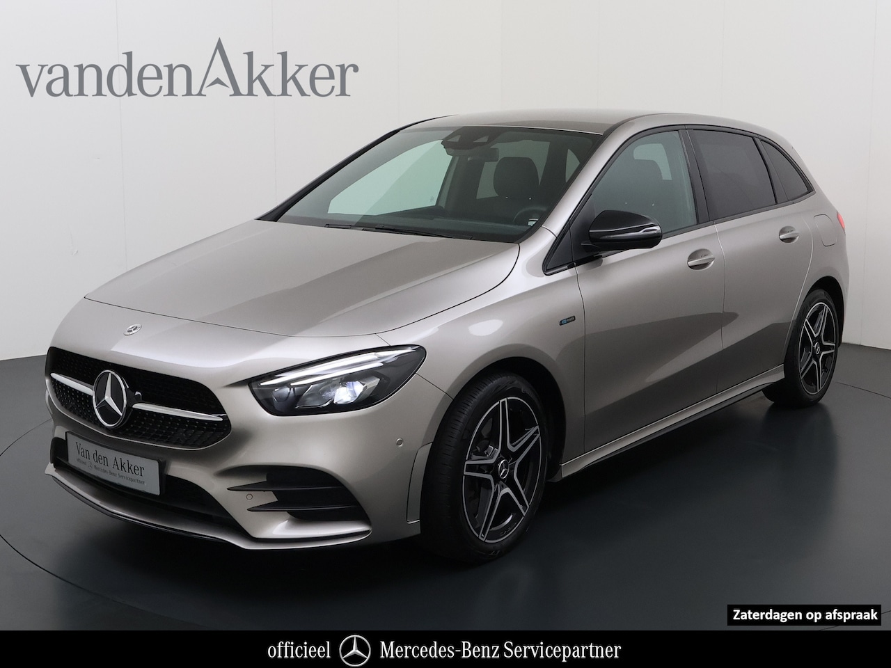 Mercedes-Benz B-klasse - 250e AMG // Trekhaak // Carplay // Camera // Sfeerverlichting // Nightpakket // LED koplam - AutoWereld.nl