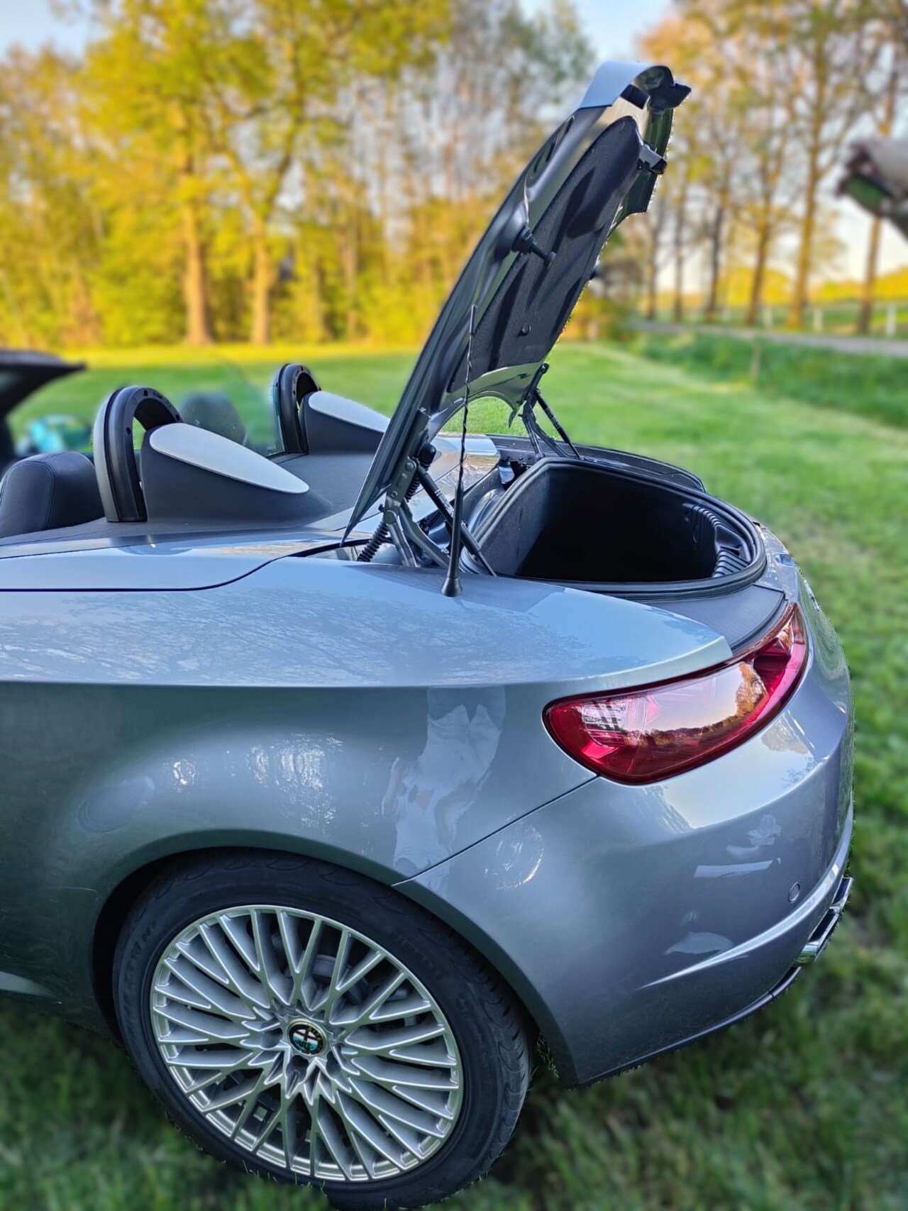 Alfa Romeo Spider - 2.2 JTS Exclusive Zeer goed onderhouden Spider, historie bekend en weinig kilometers.
