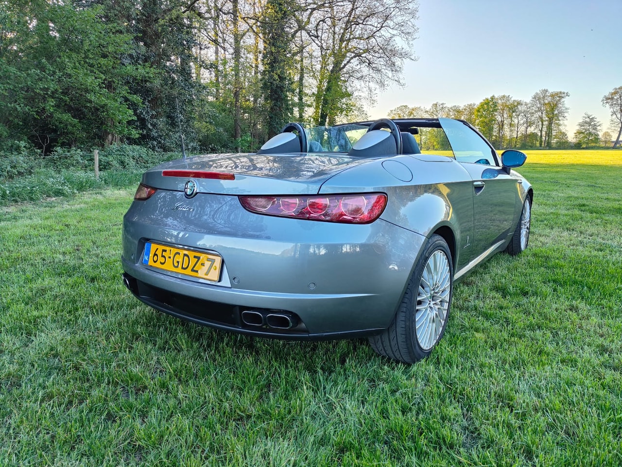 Alfa Romeo Spider - 2.2 JTS Exclusive Zeer goed onderhouden Spider, historie bekend en weinig kilometers.