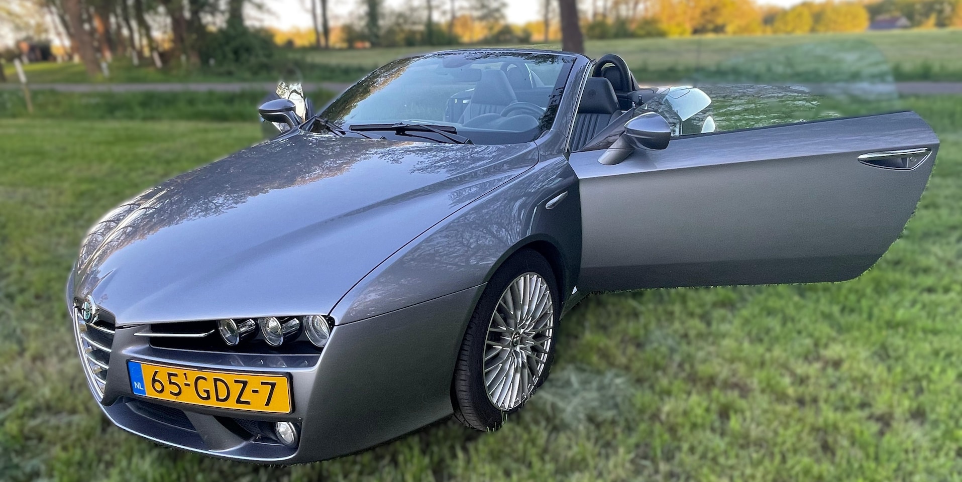 Alfa Romeo Spider - 2.2 JTS Exclusive Zeer goed onderhouden Spider, historie bekend en weinig kilometers.