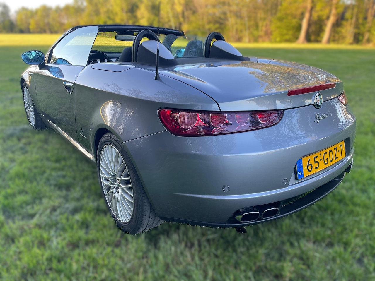 Alfa Romeo Spider - 2.2 JTS Exclusive Zeer goed onderhouden Spider, historie bekend en weinig kilometers.