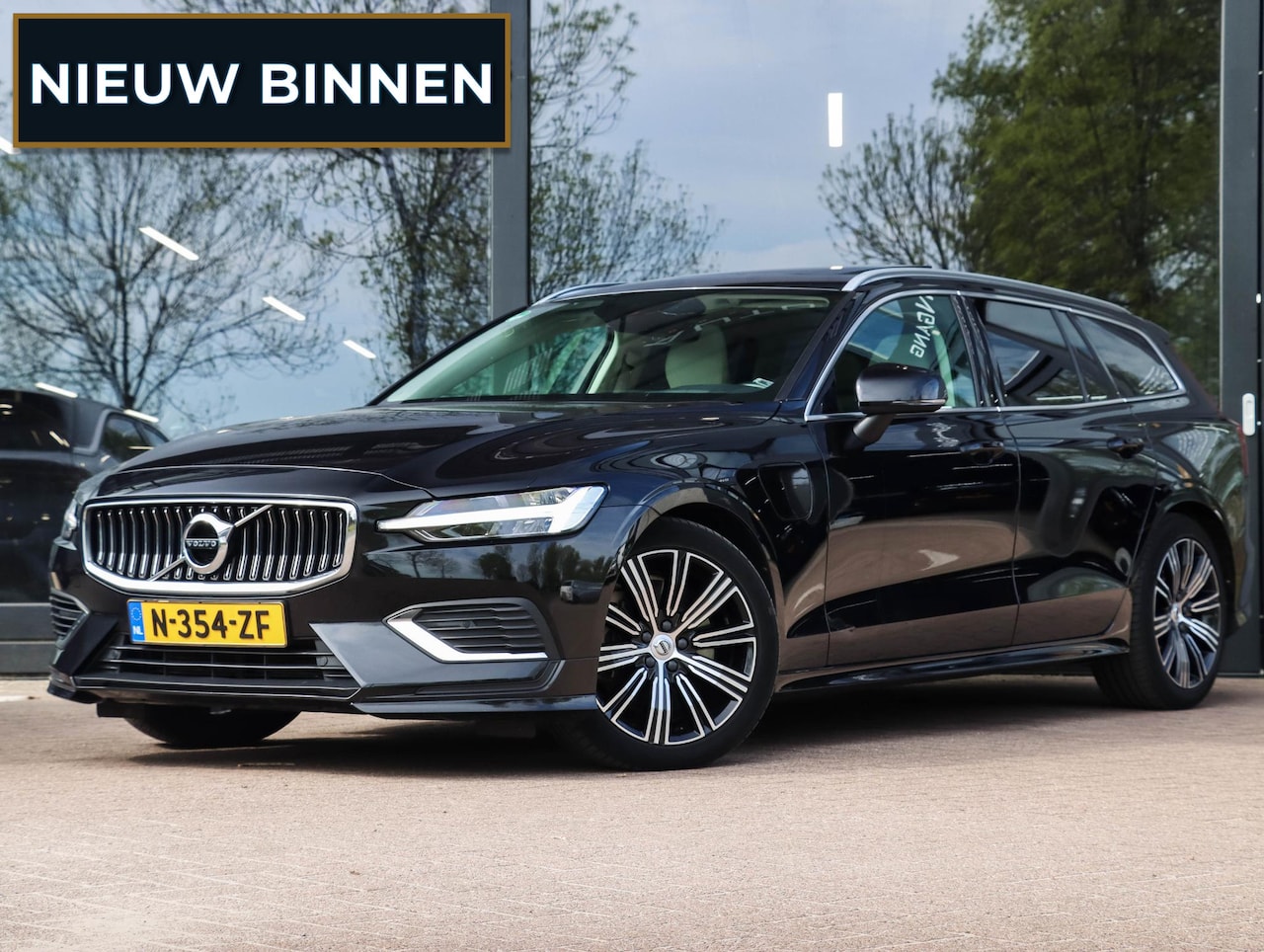 Volvo V60 - T6 Plug-in hybrid AWD Inscription - AutoWereld.nl