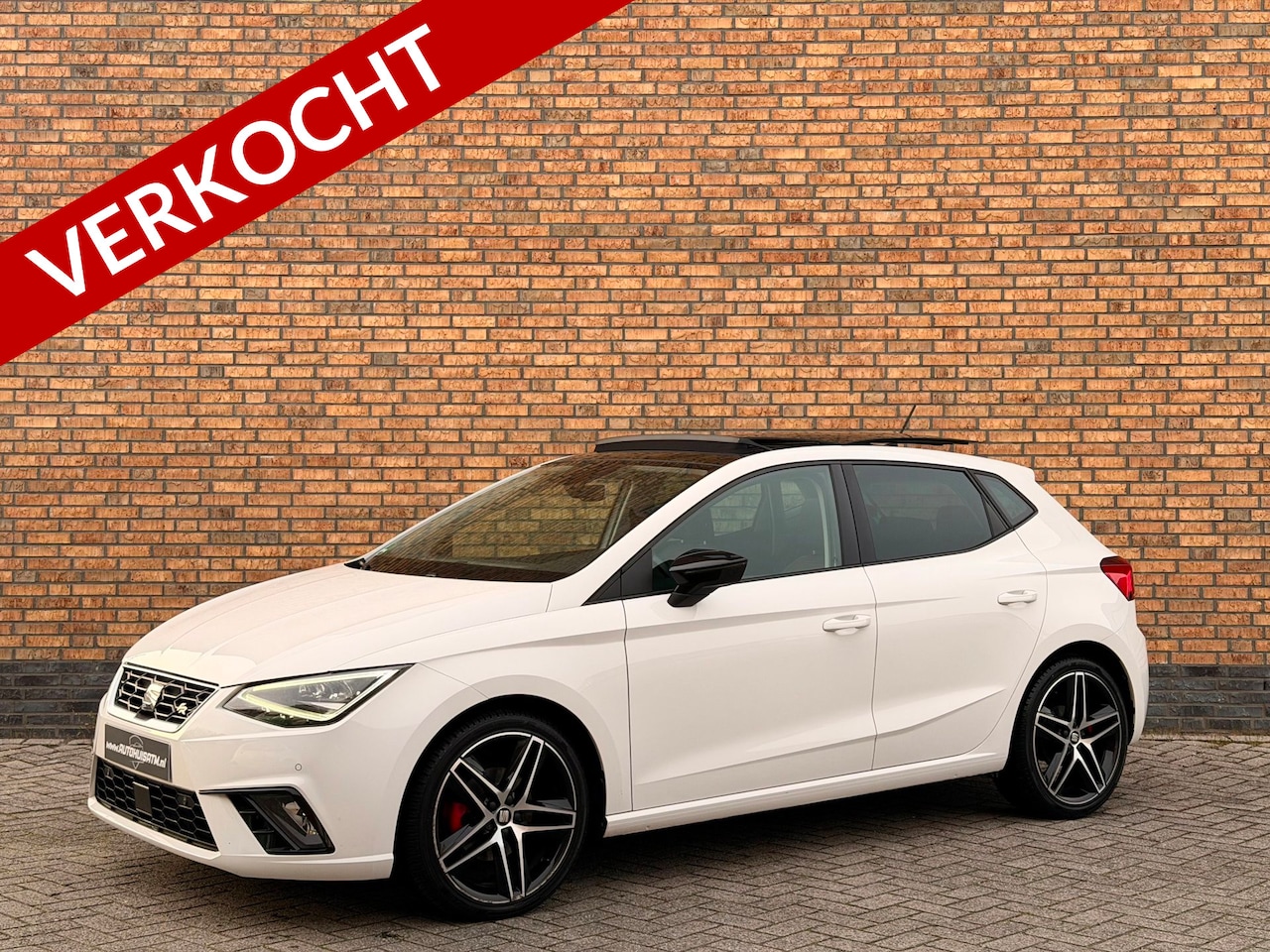 SEAT Ibiza - 1.0 TSI FR 116pk Pano Acc Led Stoelvw Cam Apple Nav - AutoWereld.nl