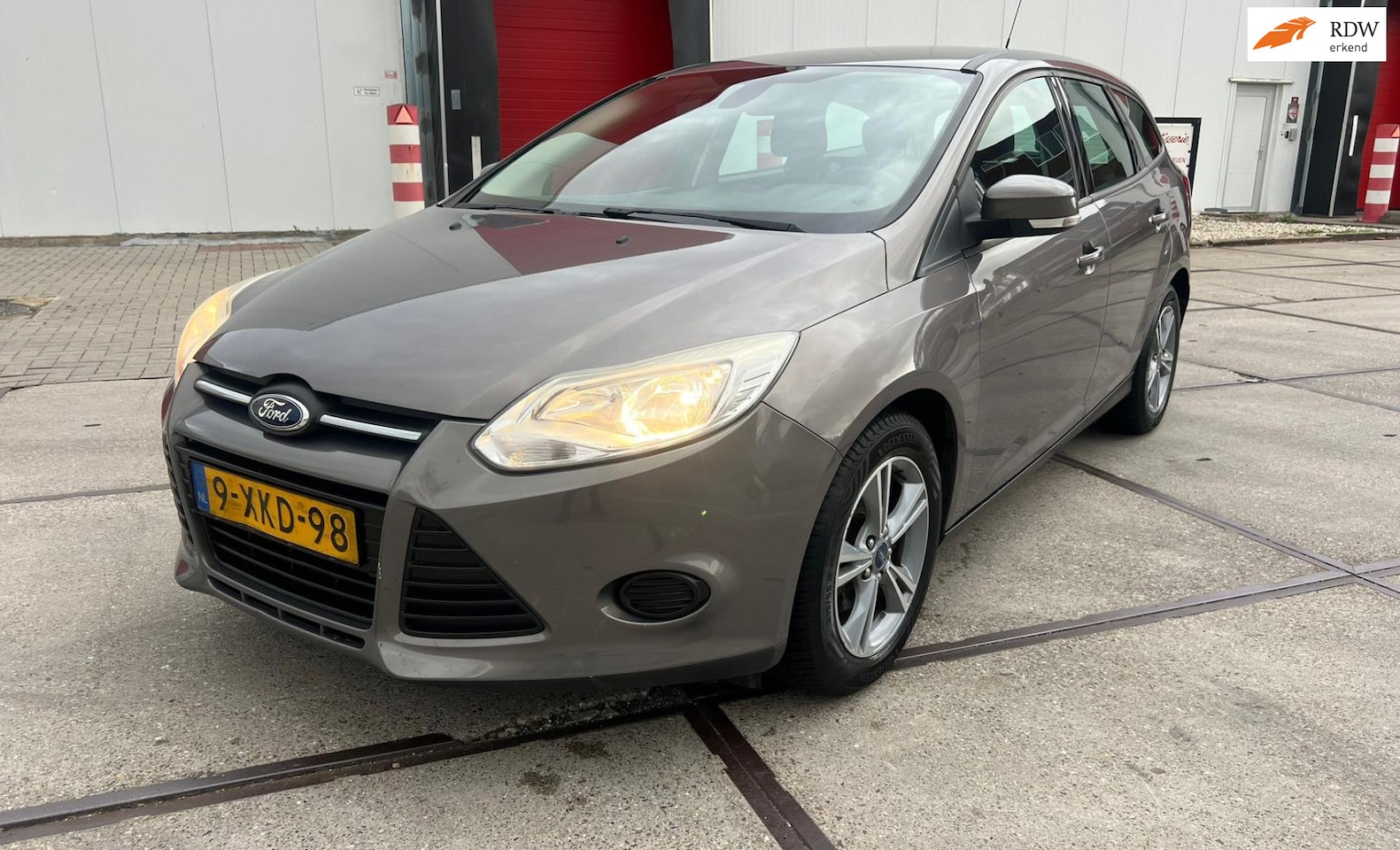 Ford Focus Wagon - 1.0 EcoBoost Edition navi- nw distributie - AutoWereld.nl