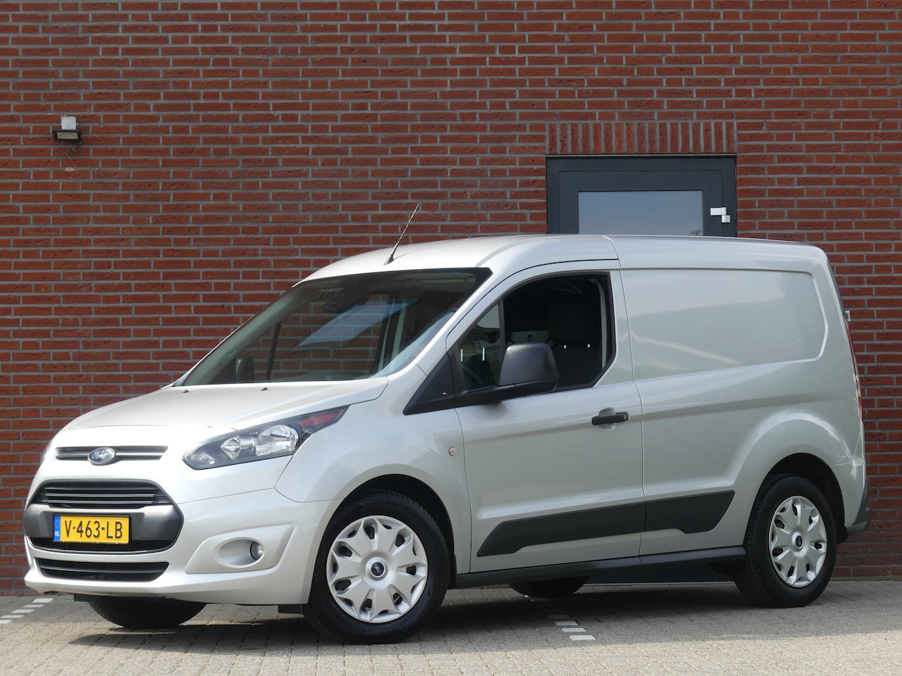 Ford Transit Connect - 1.5 TDCI Airco/PDC/Trekhaak/Cruise control - AutoWereld.nl