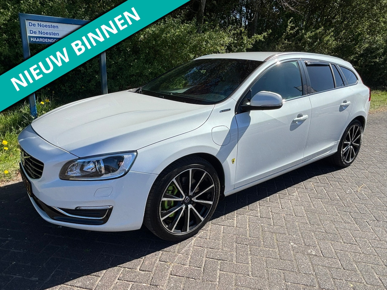 Volvo V60 - 2.4 D5 Twin Engine Special Edition | Automaat | Strakke auto bomvol opties! - AutoWereld.nl