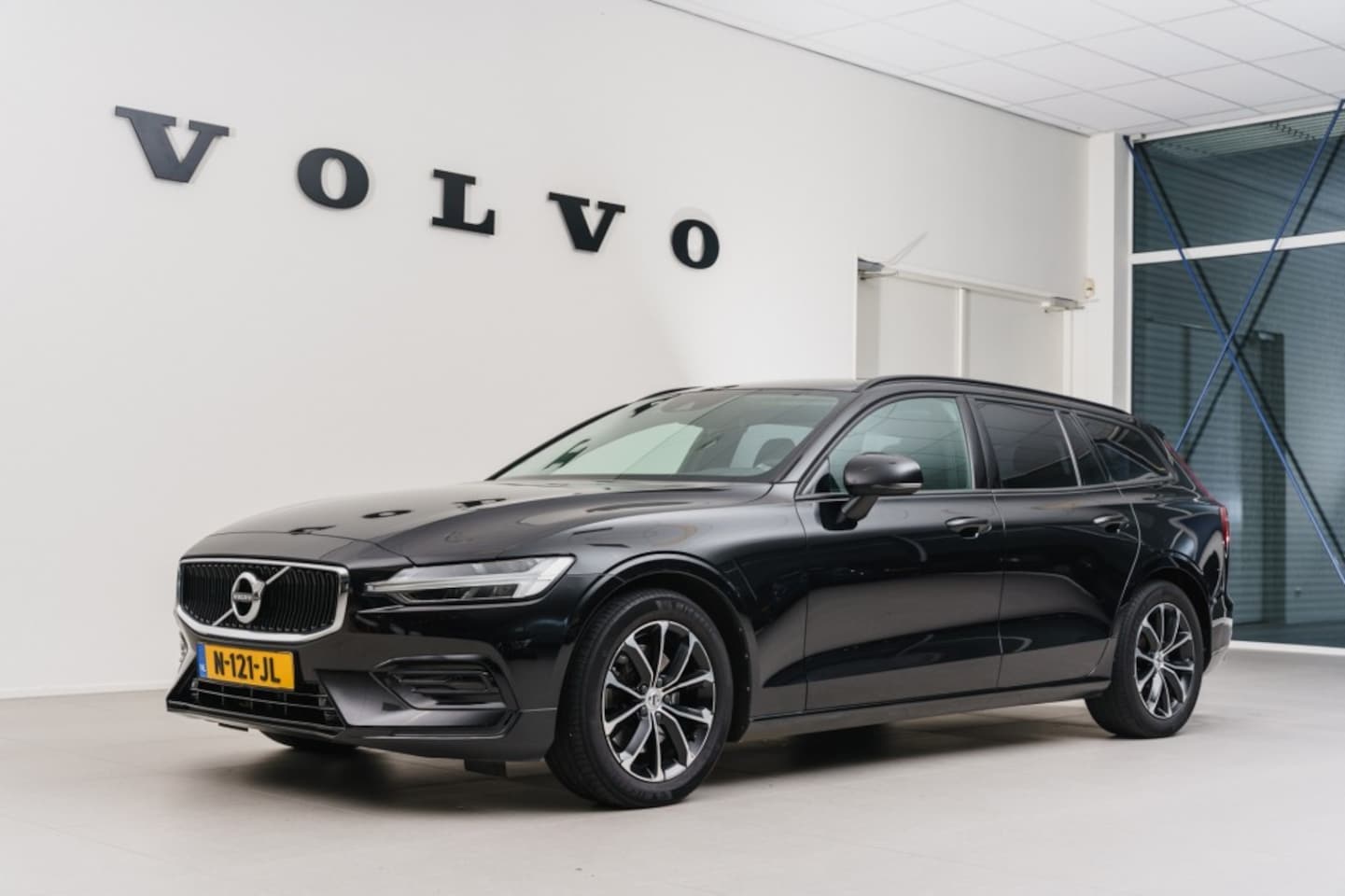 Volvo V60 - B3 Automaat Momentum - AutoWereld.nl