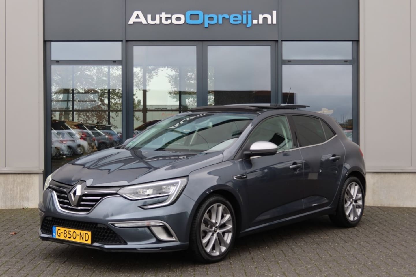 Renault Mégane - 1.3 TCE GT-Line AUTOMAAT 163pk Panoramadak, NAVI, Stoelverwarming - AutoWereld.nl