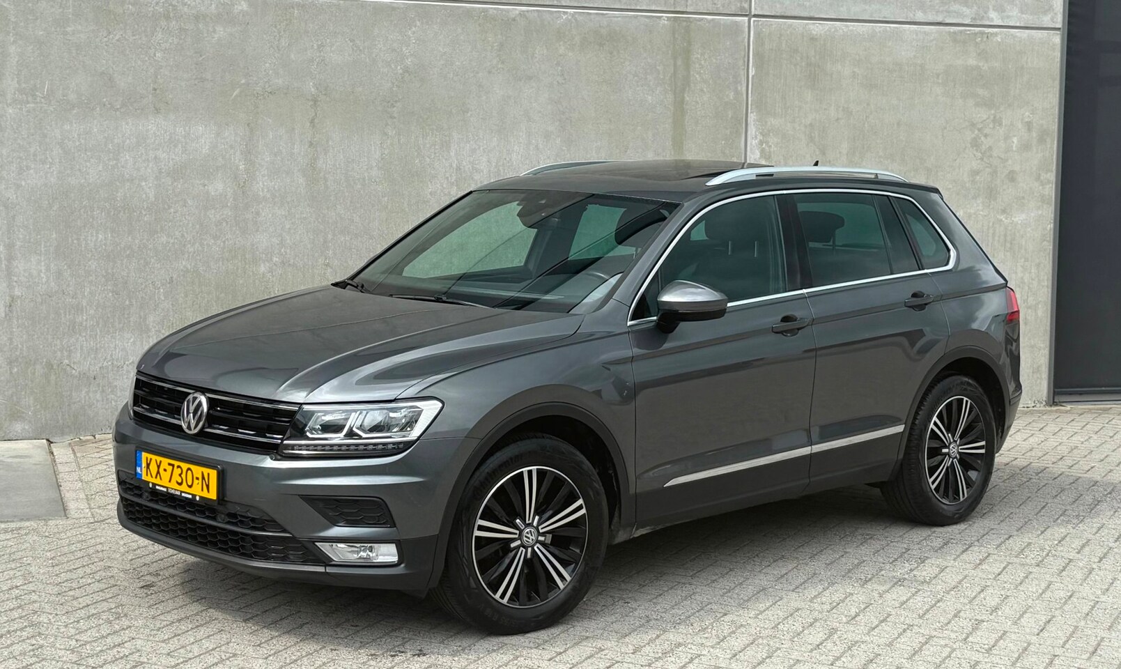 Volkswagen Tiguan - 1.4 TSI 2017 Grijs PANO|VIRTUAL|NAP|2E EIG. - AutoWereld.nl