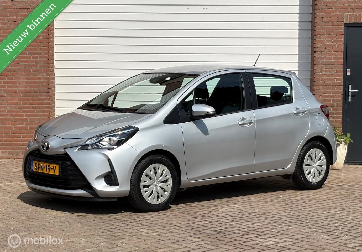 Toyota Yaris - 1.0 VVT-i Comfort Navi Camera PDC - AutoWereld.nl