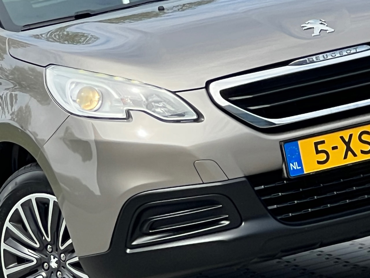 Peugeot 2008 - 1.2 PureTech Active Pack Premium Automaat - Spirit Grey - Android/Cruise - Keurig - AutoWereld.nl