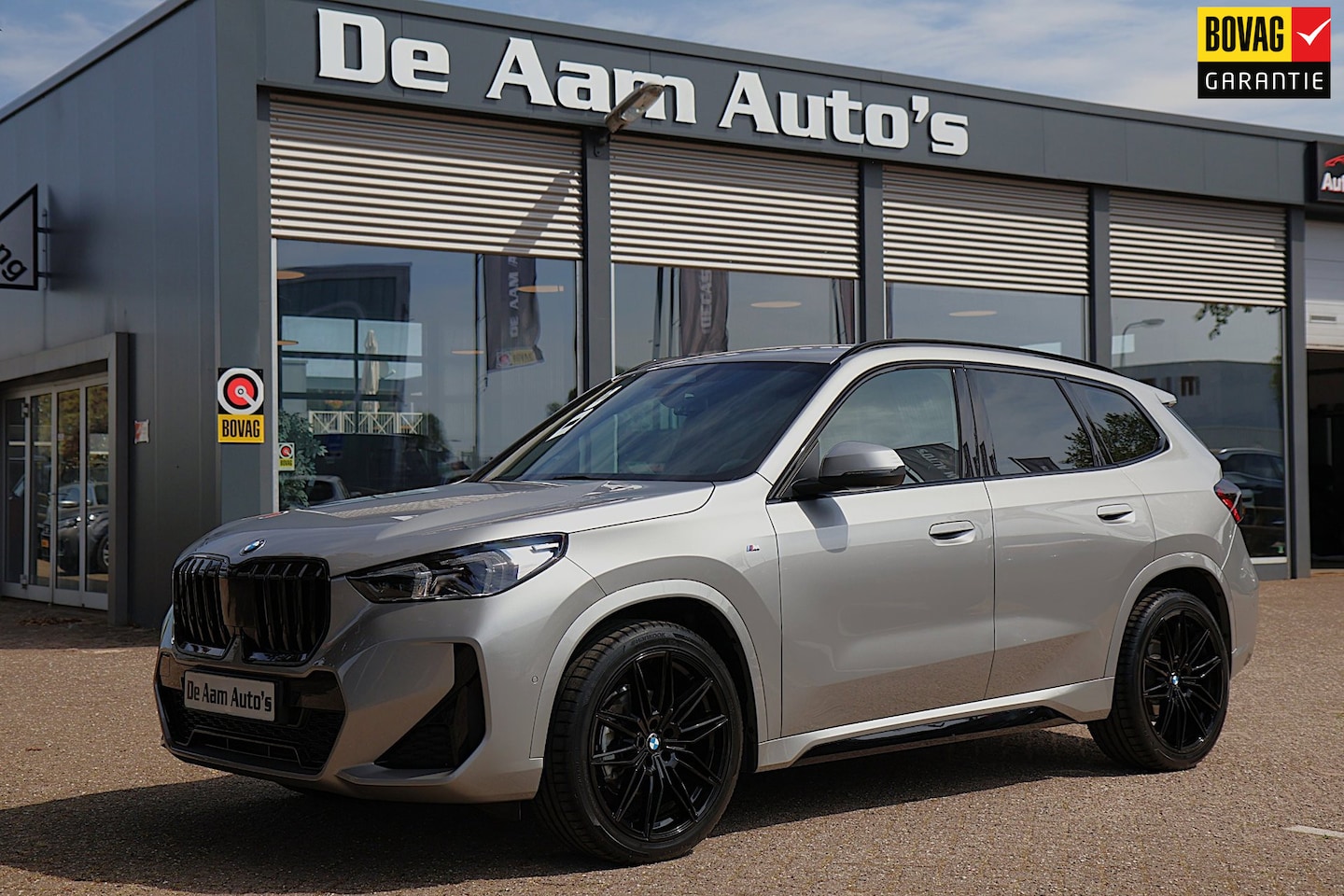 BMW X1 - SDrive18i M-sport Black pakket 20 Inch - AutoWereld.nl