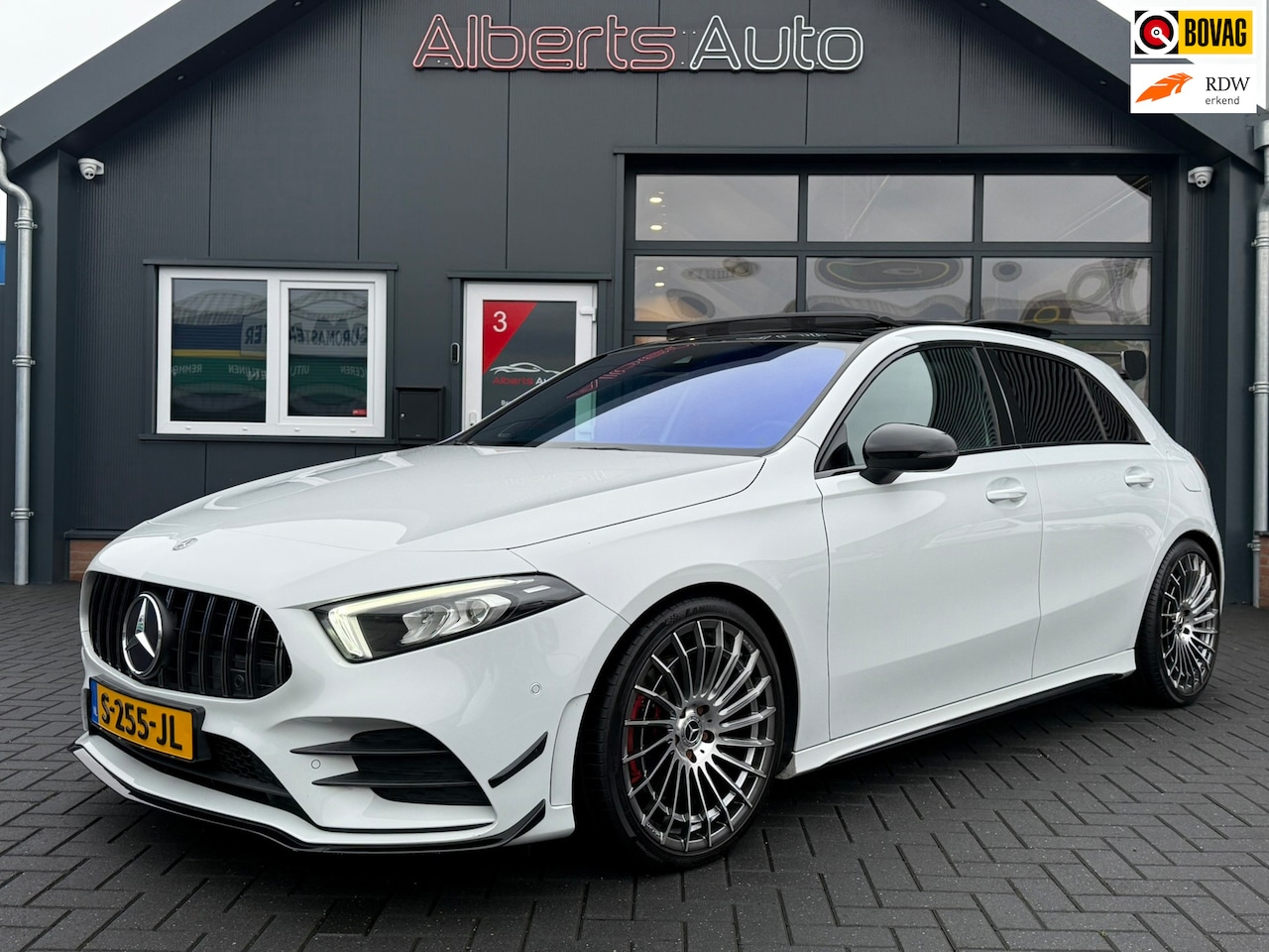 Mercedes-Benz A-klasse - 220 Premium Plus | A35 OPTIEK | PANO | AMG | - AutoWereld.nl