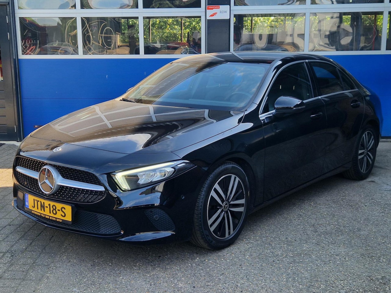 Mercedes-Benz A-klasse - 200 Automaat / Wegklapbare trekhaak / Led verlichting / Camera / Stoelverwarming - AutoWereld.nl
