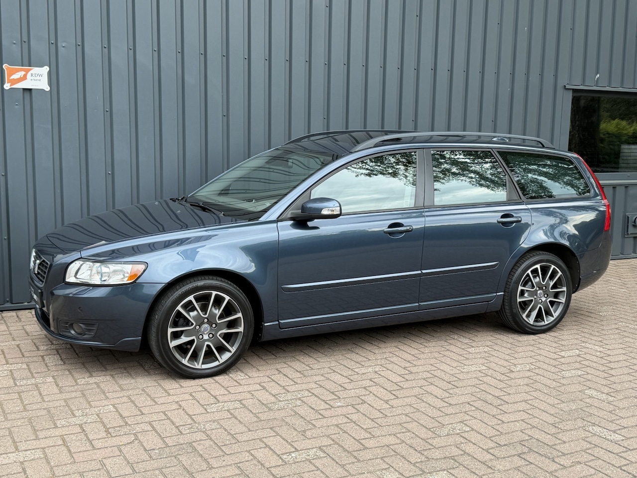 Volvo V50 - 2.4 Momentum YOUNGTIMER!/170 PK!/ONDERHOUDEN!/ - AutoWereld.nl