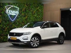 Volkswagen T-Roc - 1.5 TSI Active Automaat / CarPlay / Parkeersensoren