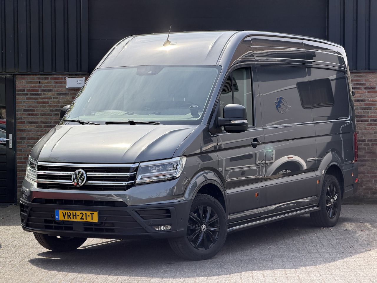 Volkswagen Crafter - 35 2.0 TDI L3H3 Highline 177PK Aut. 75-Edition Leder Navi Carplay Adaptive Cruise Veerstoe - AutoWereld.nl