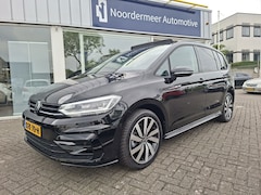 Volkswagen Touran - 1.5 TSI R-line 7p carplay navi camera virtual cockpit. panoramdak keyless trekhaak