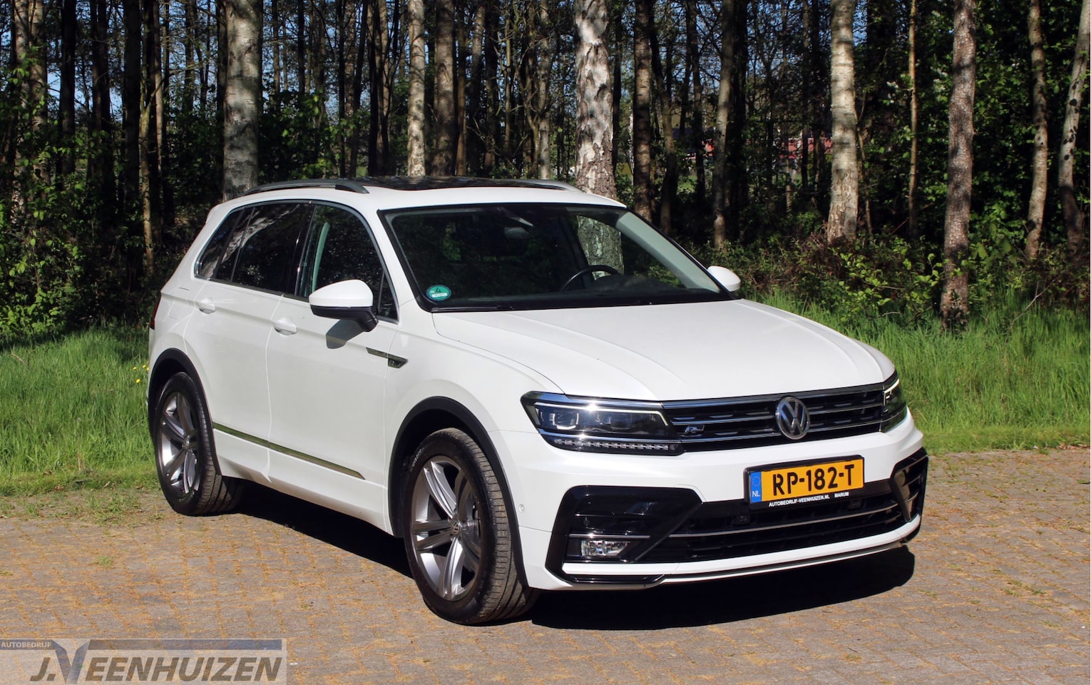 Volkswagen Tiguan - 2.0 TSI 4Motion Highline | 2018 | AUTOMAAT | ☀️ Panoramadak | - AutoWereld.nl