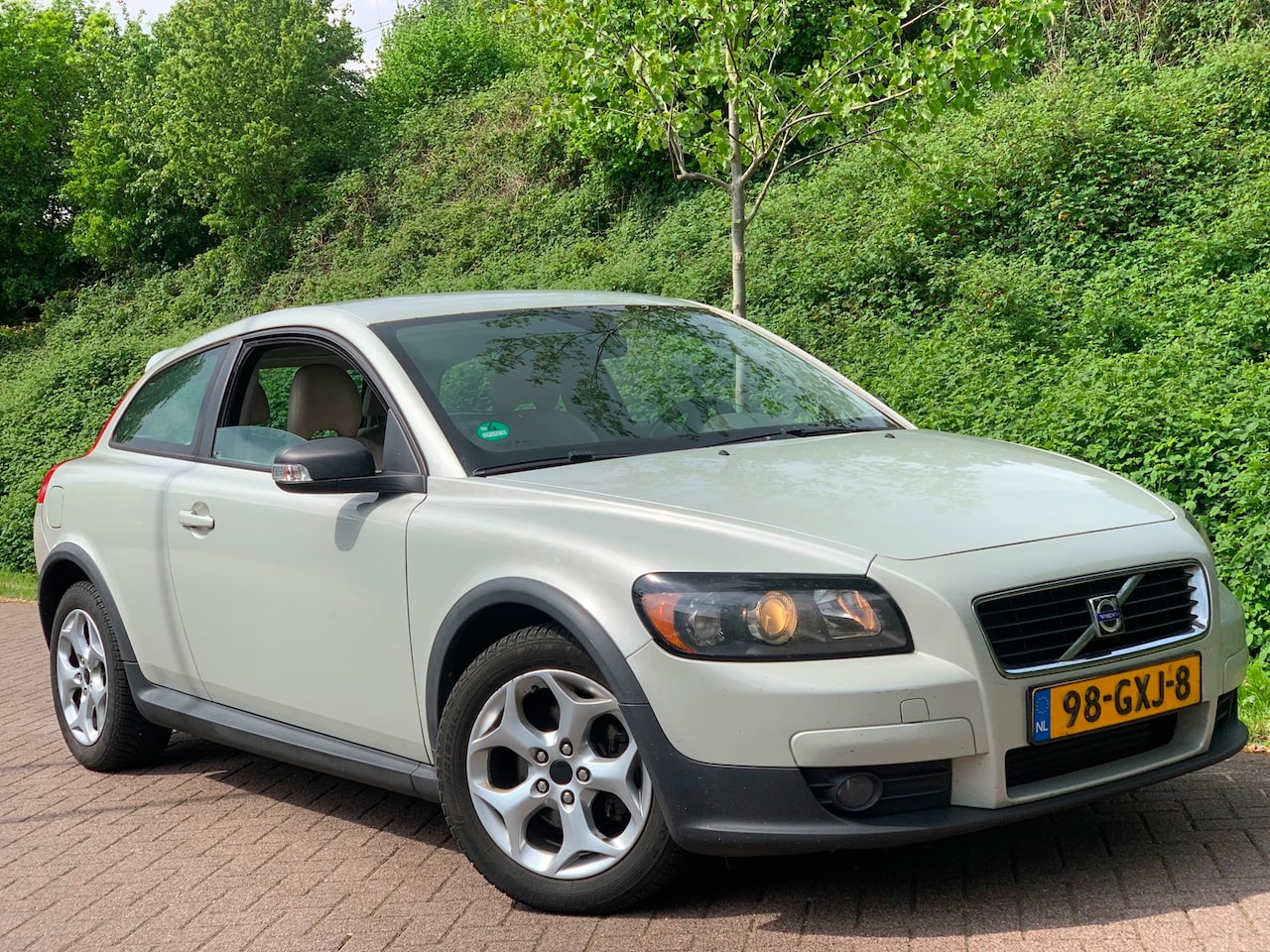 Volvo C30 - 1.6D CLIMA LEDER TREKHAAK LM-VELGEN! - AutoWereld.nl
