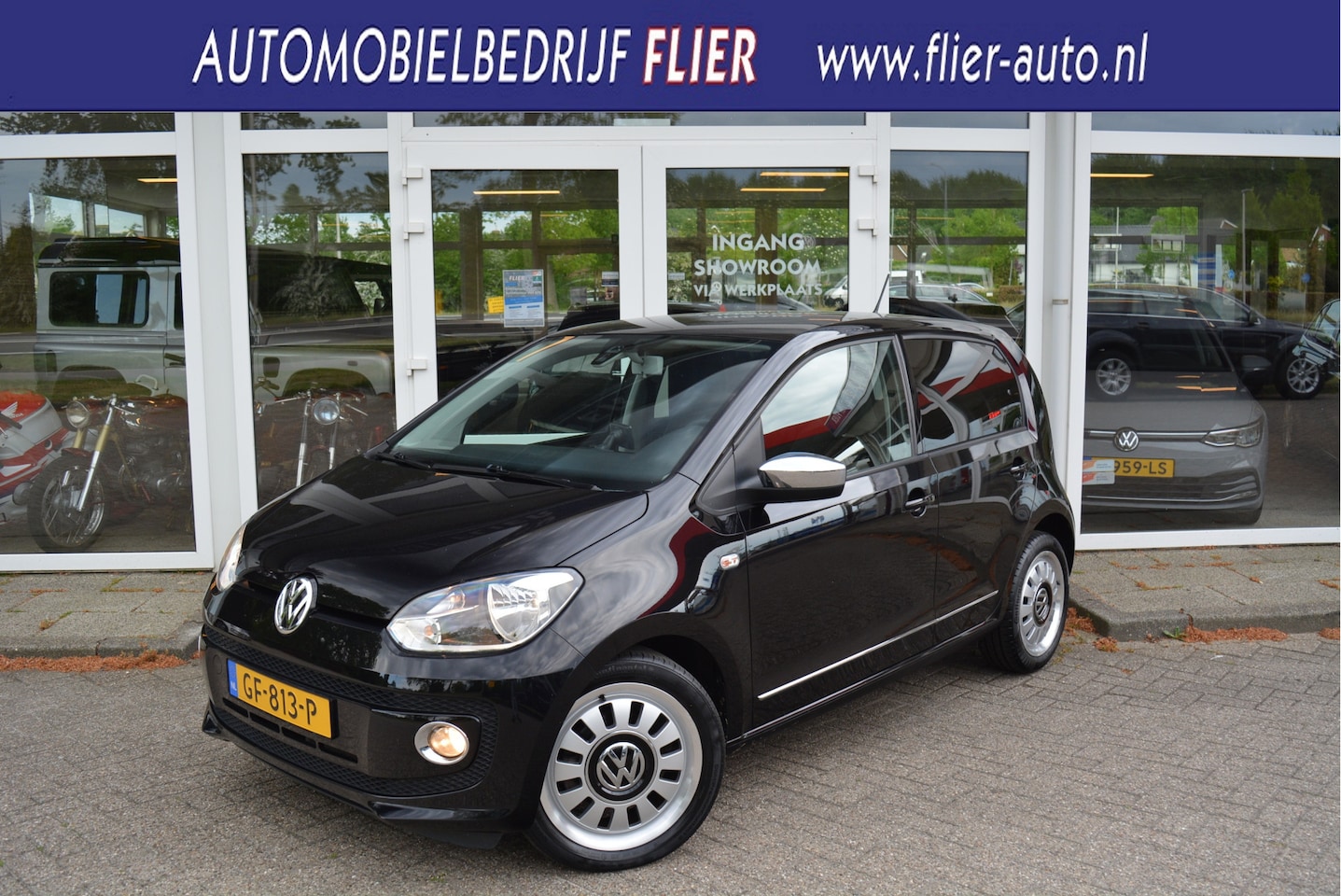 Volkswagen Up! - 1.0 60PK High Up! Black & White | Cruise | Navi | PDC | Orig. NL | NAP | - AutoWereld.nl