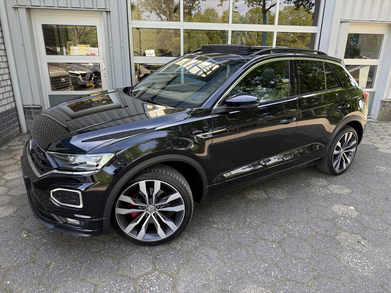 Volkswagen T-Roc - 2.0 TSI 4Motion Sport Business R-LINE / Trekhaak/ Open dak - AutoWereld.nl