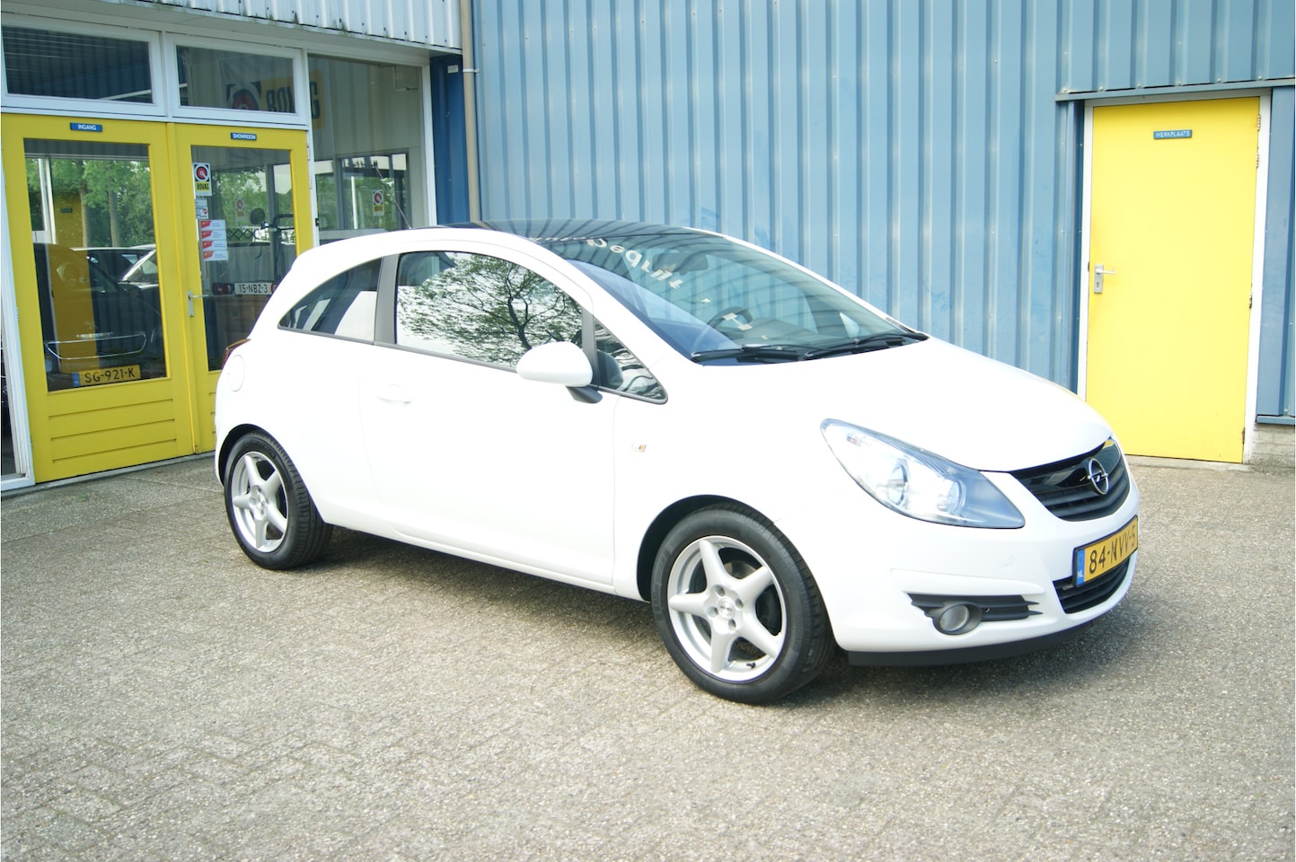 Opel Corsa - 1.2-16V Color Edition 1.2-16V Color Edition, Airco, Cruise, Trekhaak, Nieuwe APK!!! - AutoWereld.nl