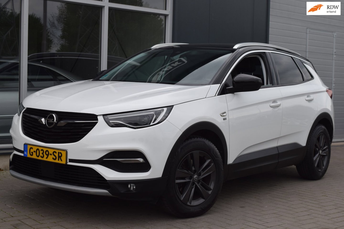 Opel Grandland X - 1.2 Turbo 120 Jaar Edition | LED | Navi | Lane | APK 2-2027 - AutoWereld.nl