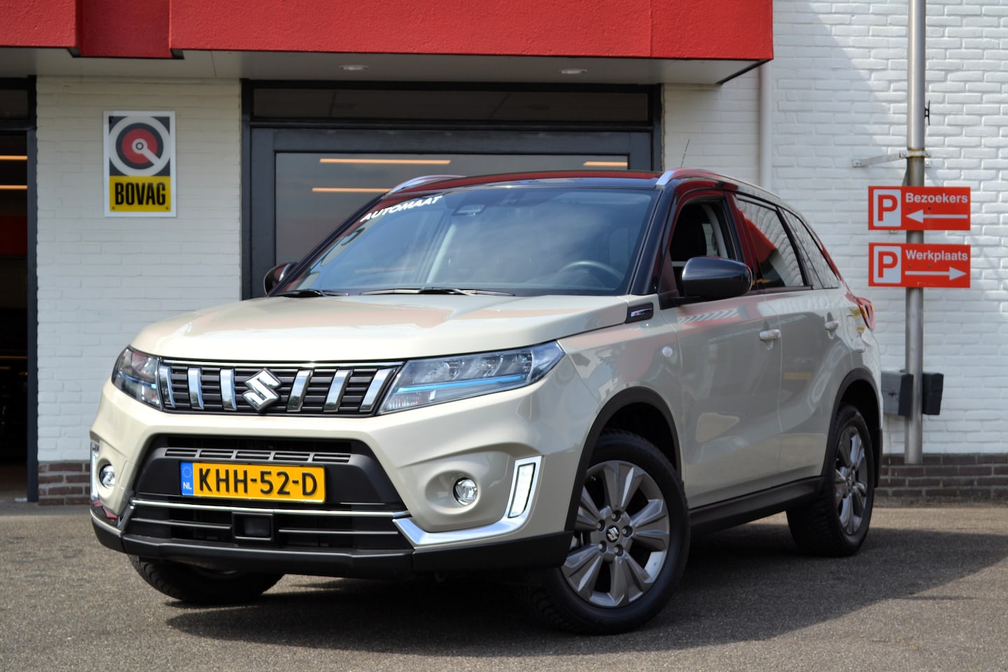 Suzuki Vitara - 1.5 Hybrid Automaat, Navi, Camera, Two Tone, 22.500 km ! Hoge instap ! - AutoWereld.nl