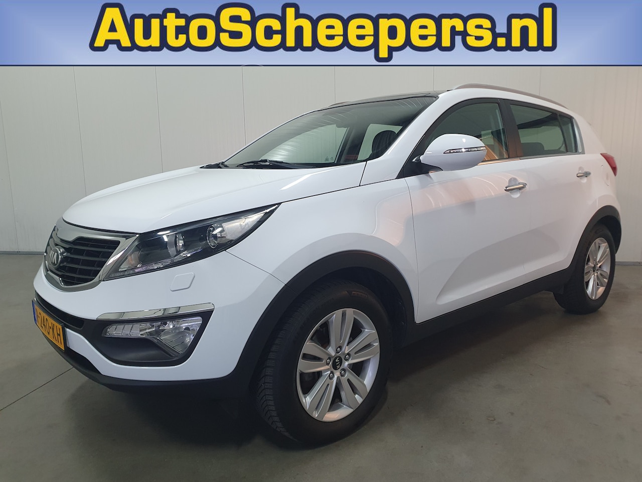 Kia Sportage - 2.0 Plus Pack PANO/NAVI/CRUISE/TRHAAK - AutoWereld.nl