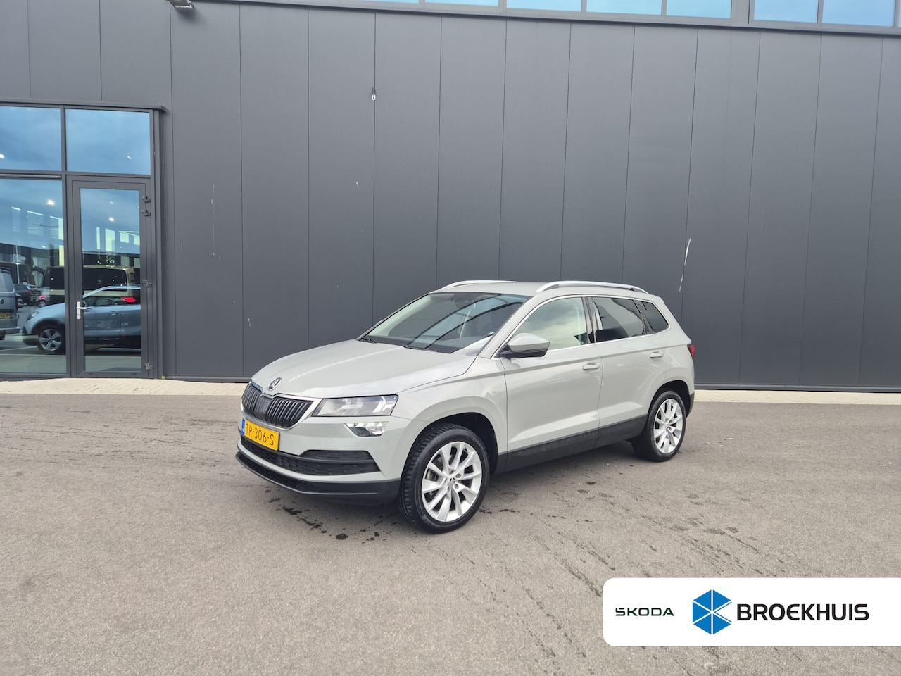 Skoda Karoq - 1.0 TSI 115 PK Ambition Business Trekhaak | Carplay | Cruise control | Draadloze telefoonl - AutoWereld.nl
