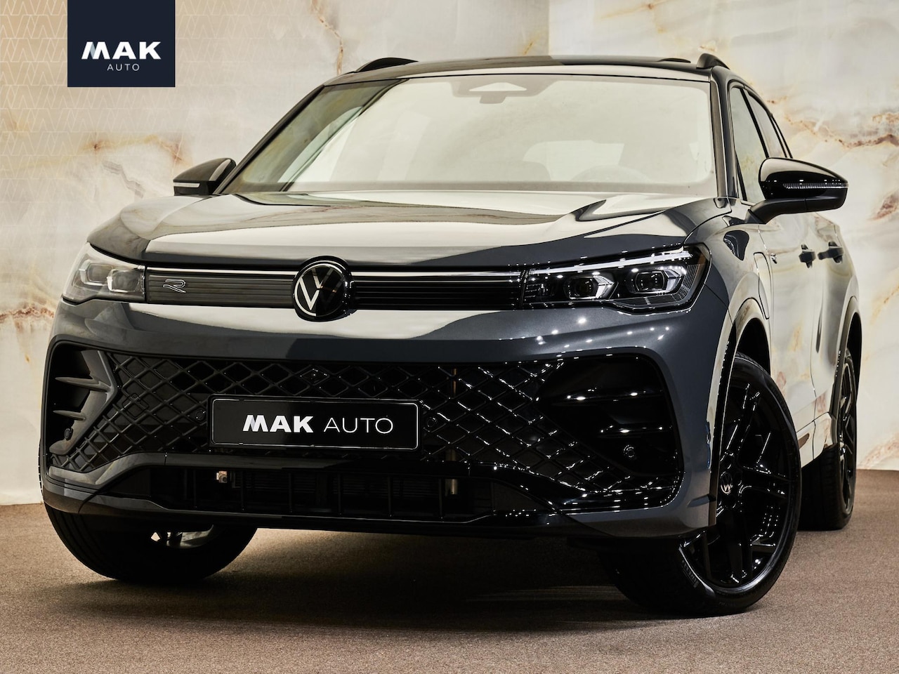Volkswagen Tiguan - 1.5 eHybrid R-Line 1.5 eHybrid R-Line, 20", pano, massage, ACC, DCC, IQ.Light, Black Style, tr.haak - AutoWereld.nl