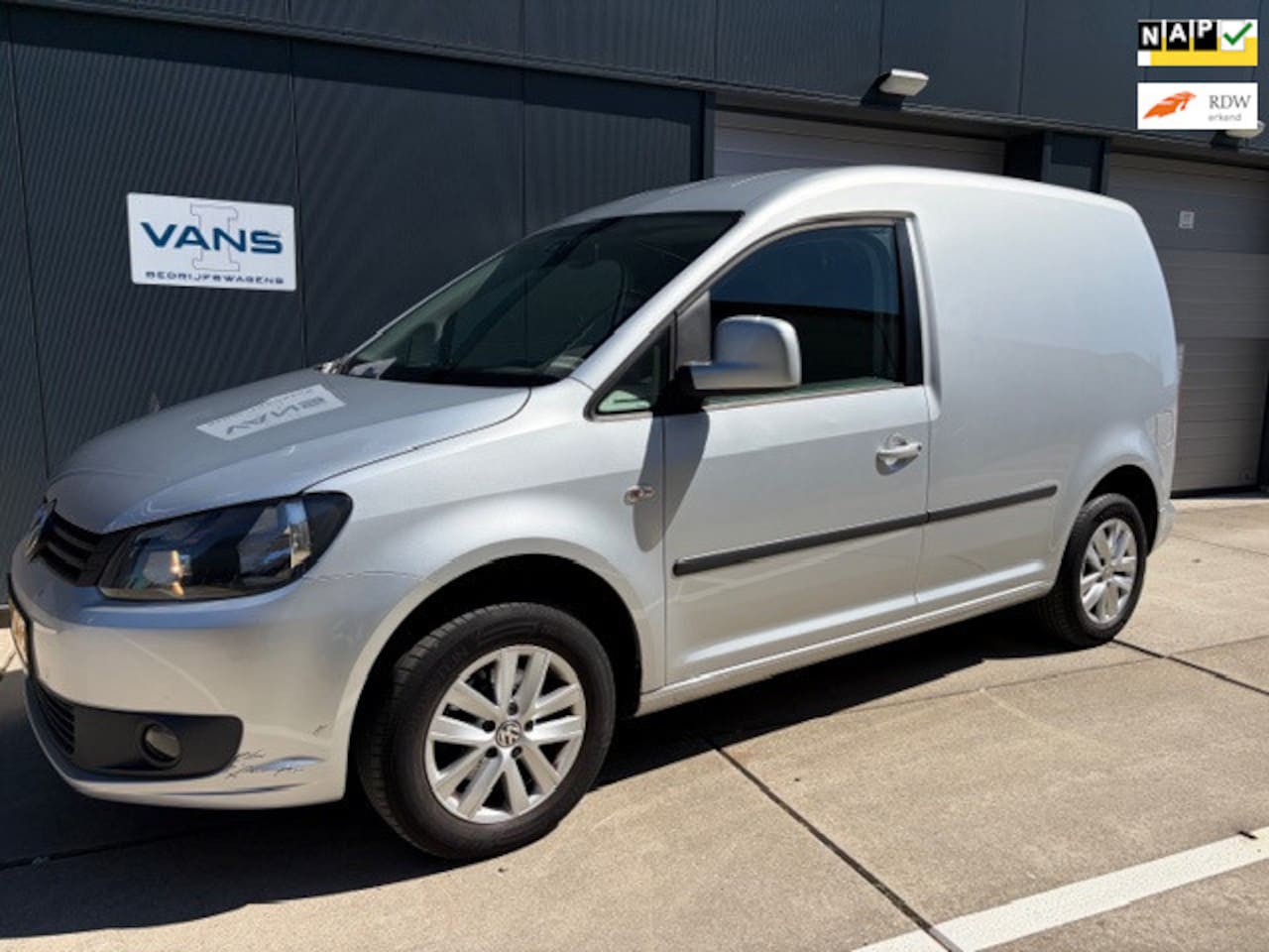 Volkswagen Caddy - 1.6 TDI Sochi Edition - AutoWereld.nl