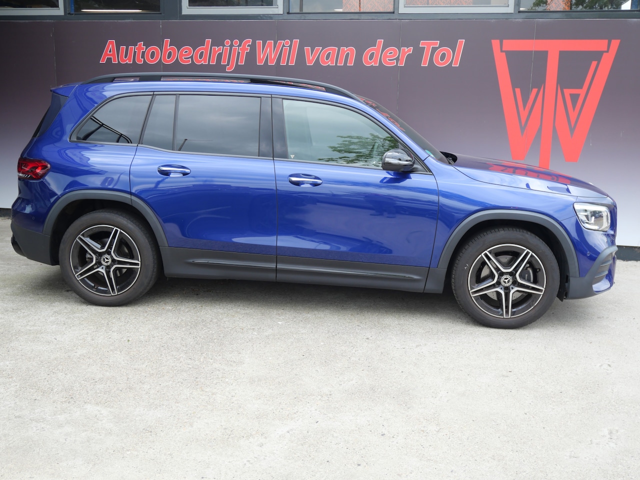 Mercedes-Benz GLB - 200 AMG PREMIUM PLUS | PANORAMA | WIDESCREEN | MULTIBEAM | TREKHAAK | 360 CAMERA | NL-AUTO - AutoWereld.nl