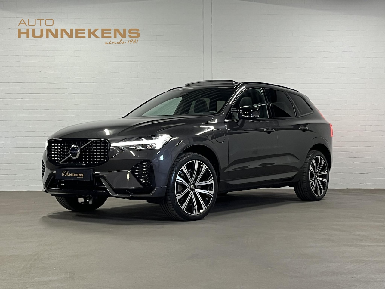 Volvo XC60 - 2.0 T6 Plug-in hybrid AWD Plus Dark Trekhaak | Adapt. cruise | Open dak | Stuur-/stoelverw - AutoWereld.nl