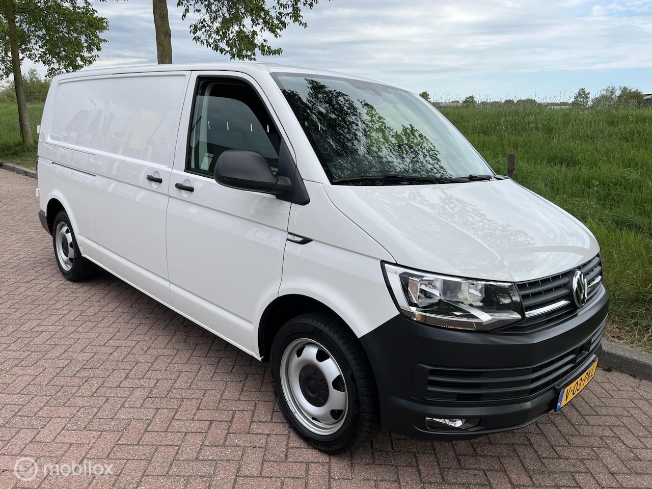 Volkswagen Transporter - Benzine 2.0 TSI L2H1 DSG Automaat - AutoWereld.nl