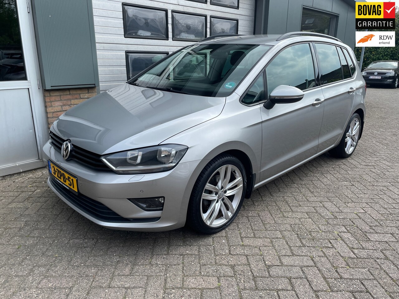 Volkswagen Golf Sportsvan - 1.2 TSI Highline Automaat Trekhaak - AutoWereld.nl