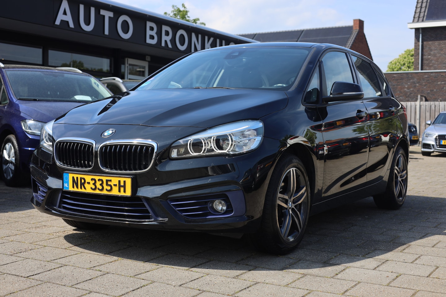 BMW 2-serie Active Tourer - 216i EXECUTIVE I TREKHAAK I SPORT LINE I SFEERVERLICHTING - AutoWereld.nl