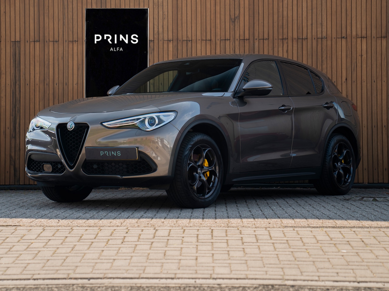 Alfa Romeo Stelvio - 2.0 T AWD Super | Veloce stoelen | NL-auto | Camera | Trekhaak - AutoWereld.nl
