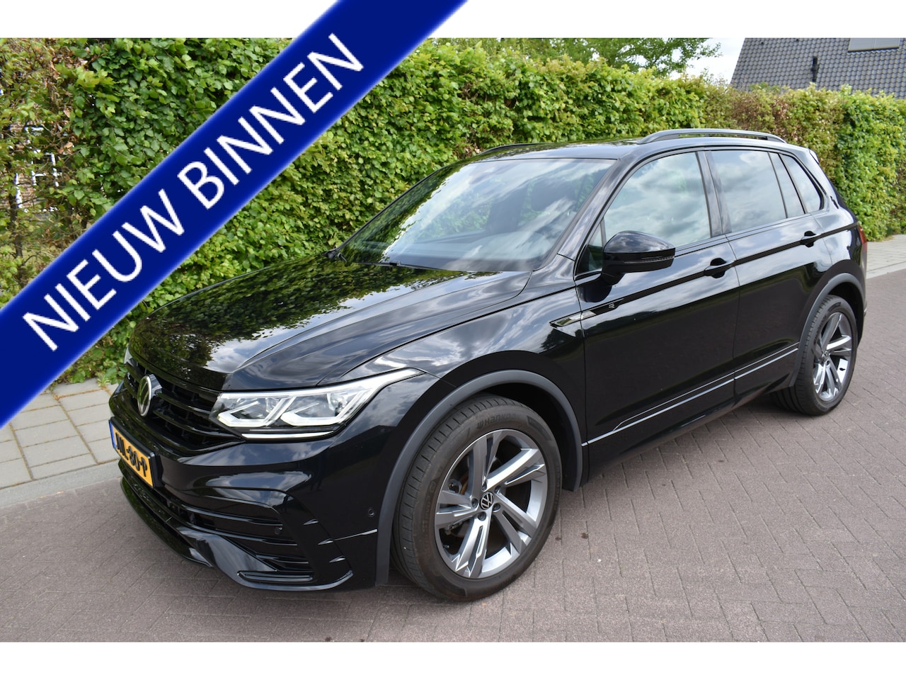 Volkswagen Tiguan - 1.5 TSI R-Line '21 LEER, PANO, BLACKLINE, ACC, TREKH. - AutoWereld.nl