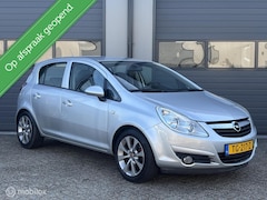 Opel Corsa - 1.2-16V Cosmo Uitvoering _ 5Drs-Airco