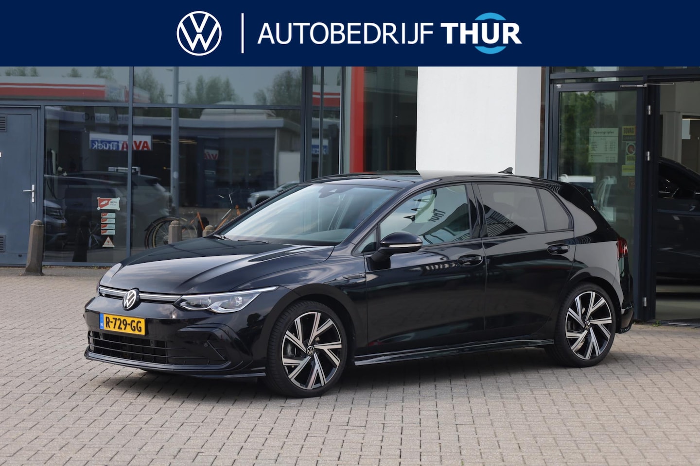 Volkswagen Golf - 1.5 eTSI R-Line Business+ panoramadak, 18" LMV Bakersfield, LED matrix,  navigatie, stoelv - AutoWereld.nl