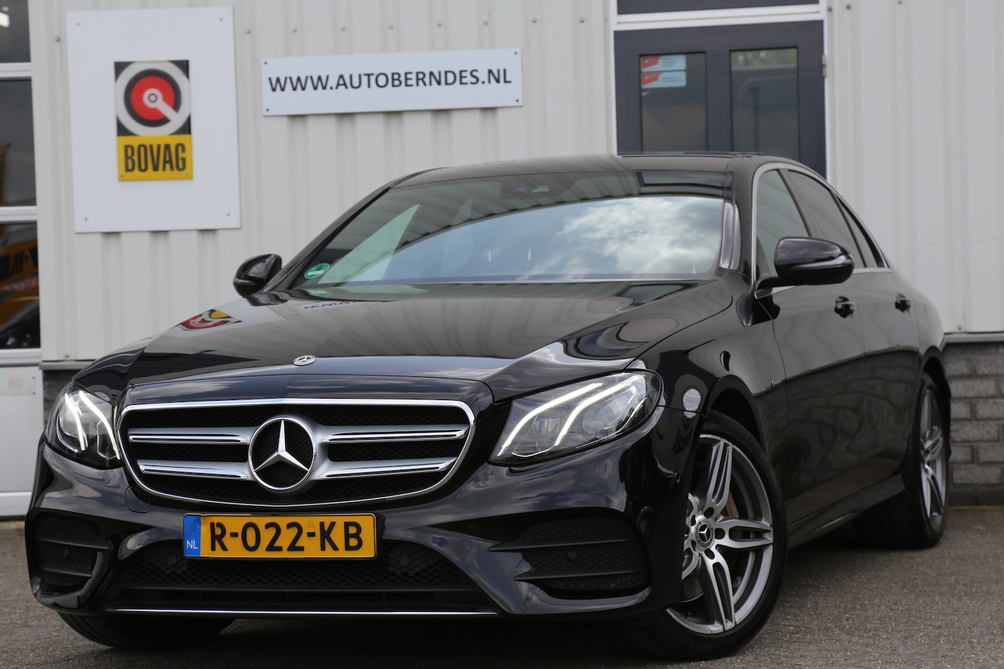 Mercedes-Benz E-klasse - 350 e AMG Plug in hybride*Incl. BTW*Trekhaak/Widescreen/Sfeer/Elek Klep/Apple Carplay-Andr - AutoWereld.nl