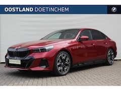 BMW 5-serie - 520i M Sport Automaat / Panoramadak / Comfort Access / Adaptieve LED / Harman-Kardon / Par