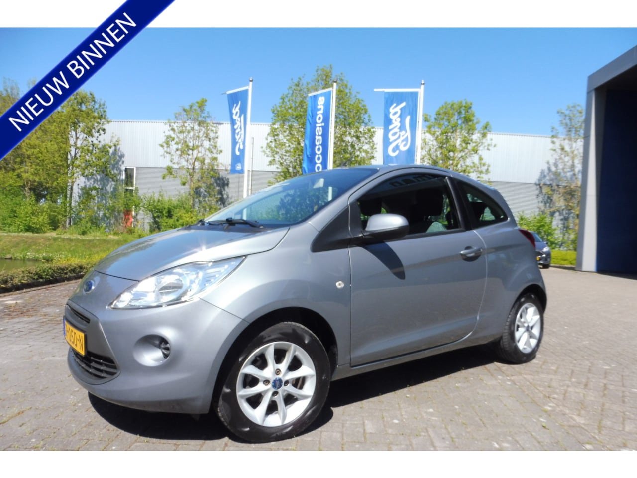 Ford Ka - 1.2 Style start/stop Airco Lmv Bluetooth Parkeersensoren - AutoWereld.nl