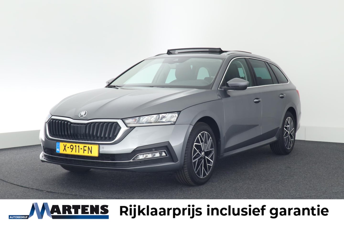 Skoda Octavia Combi - 1.5 e-TSI 150pk DSG Sport Business Camera ACC Navigatie Panoramadak - AutoWereld.nl