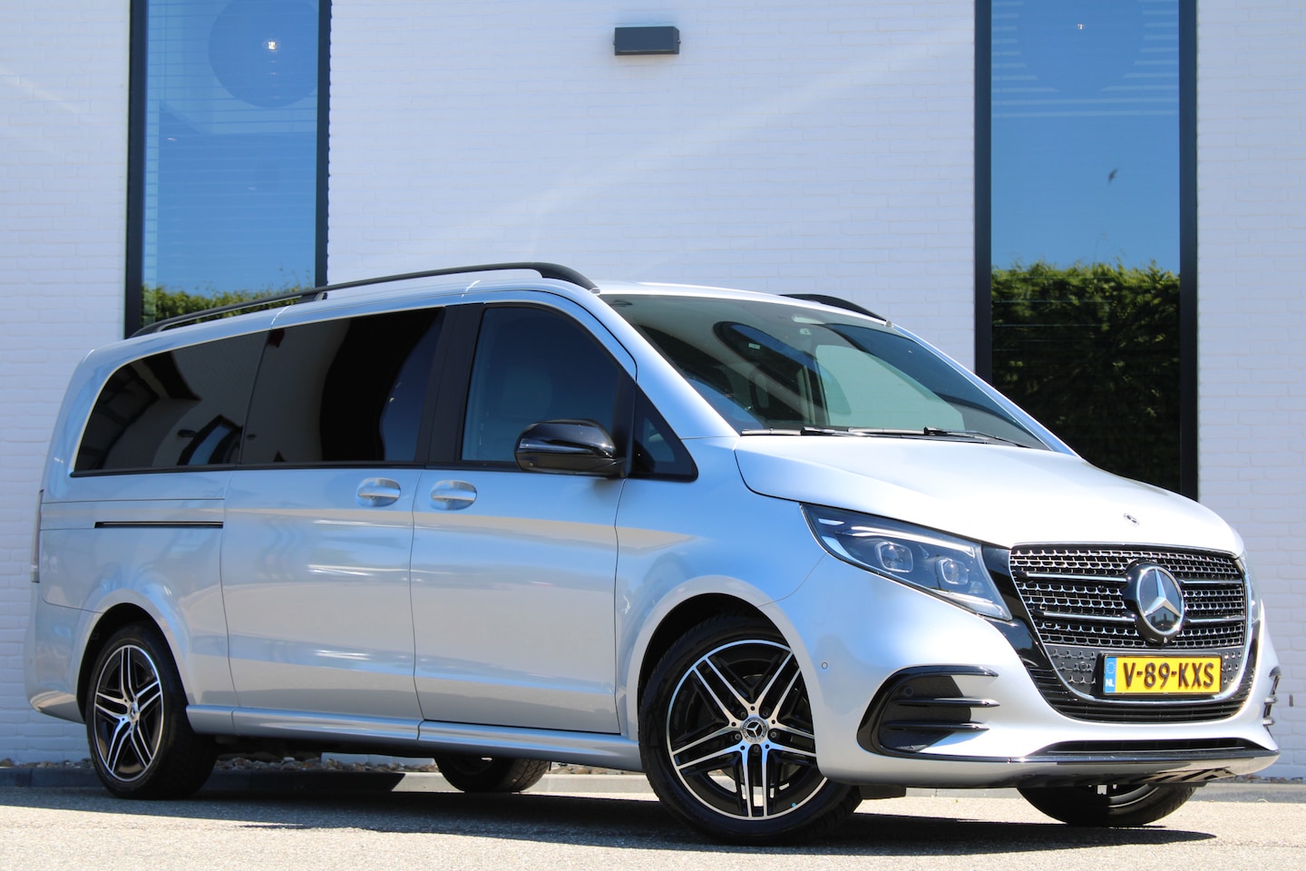 Mercedes-Benz V-klasse - 250d / XXL / AMG / DC / Elec Stoelen / Burmester / 360 Camera / Vol Opties / NIEUWSTAAT - AutoWereld.nl
