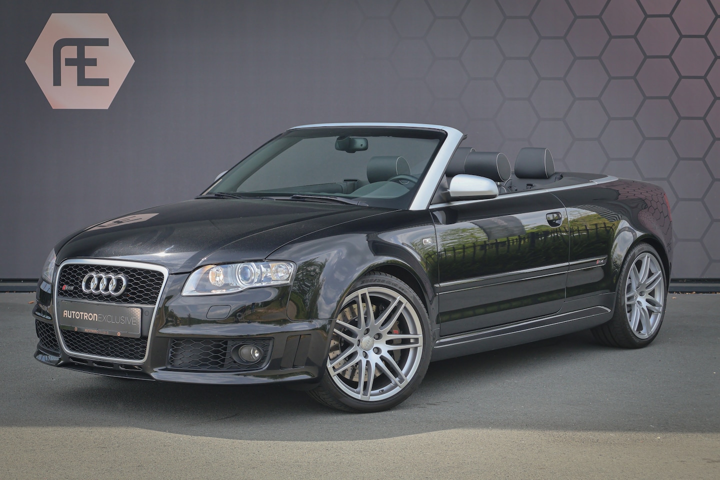 Audi RS4 - Cabriolet 4.2 V8 RS 4 quattro | HANDGESCHAKELD | STOELVERWARMING | ELEKTRISCHE STOELEN | B - AutoWereld.nl