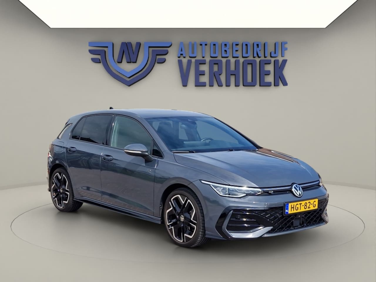 Volkswagen Golf - 1.5 eTSI R-Line 360° Camera - NL Auto - Stuur en Stoelverwarming - AutoWereld.nl